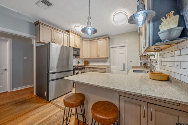 637 S College, Tyler, TX 75701