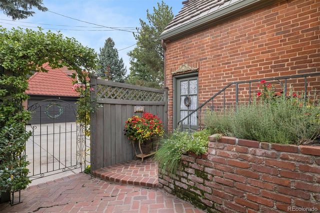 4330 E 6th Avenue Parkway, Denver, CO 80220
