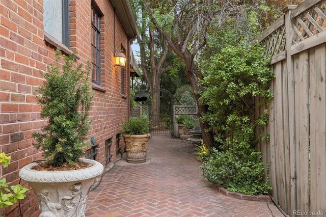 4330 E 6th Avenue Parkway, Denver, CO 80220