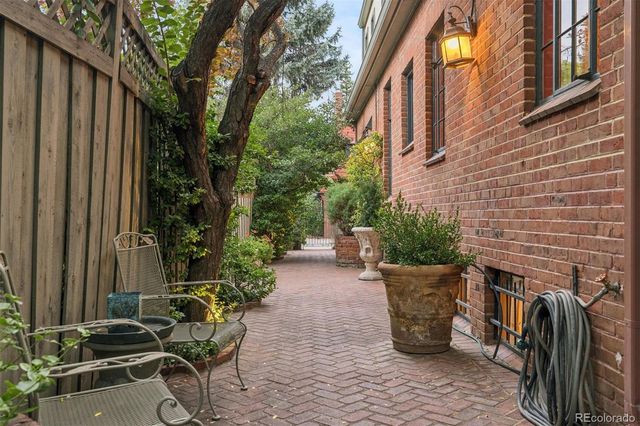 4330 E 6th Avenue Parkway, Denver, CO 80220