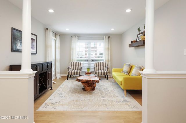 4 Oxford Road 329, Holmdel, NJ 07733