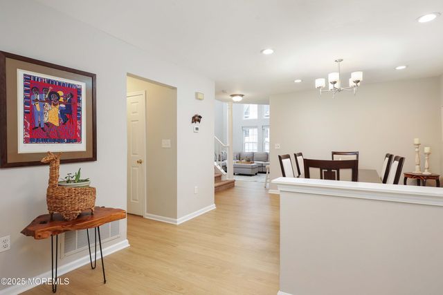 4 Oxford Road 329, Holmdel, NJ 07733