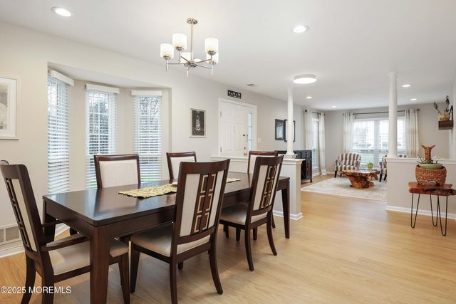 4 Oxford Road 329, Holmdel, NJ 07733