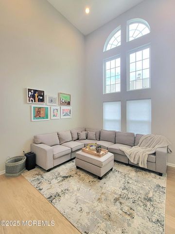 4 Oxford Road 329, Holmdel, NJ 07733