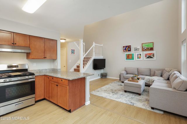 4 Oxford Road 329, Holmdel, NJ 07733