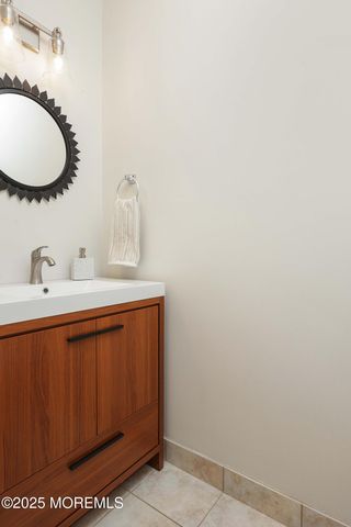 4 Oxford Road 329, Holmdel, NJ 07733