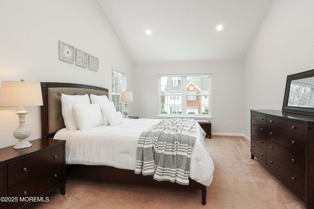 4 Oxford Road 329, Holmdel, NJ 07733