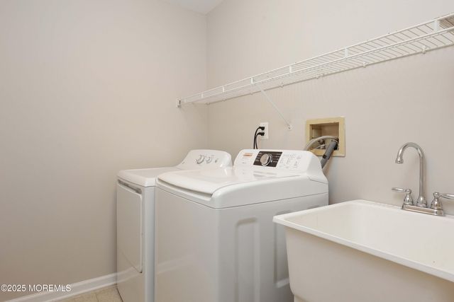 4 Oxford Road 329, Holmdel, NJ 07733