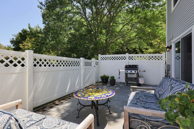 4 Oxford Road 329, Holmdel, NJ 07733