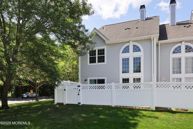 4 Oxford Road 329, Holmdel, NJ 07733