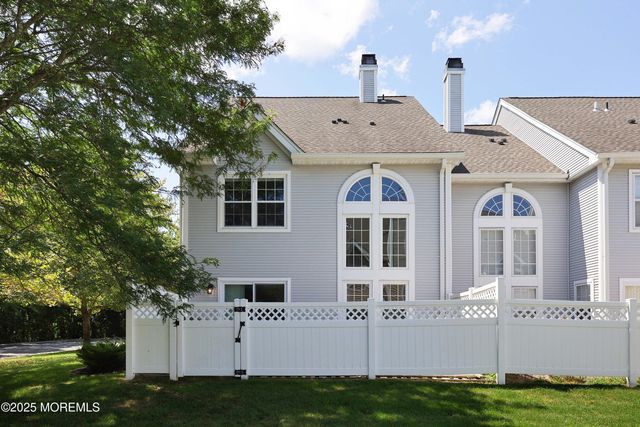 4 Oxford Road 329, Holmdel, NJ 07733