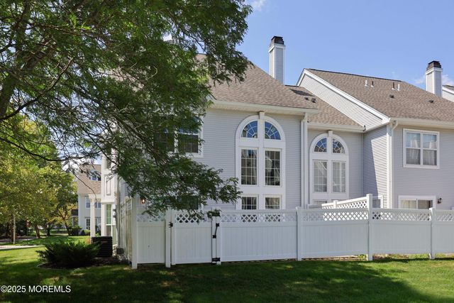 4 Oxford Road 329, Holmdel, NJ 07733