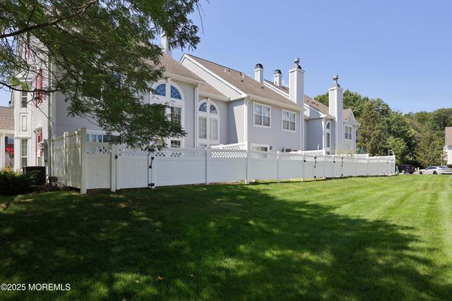 4 Oxford Road 329, Holmdel, NJ 07733