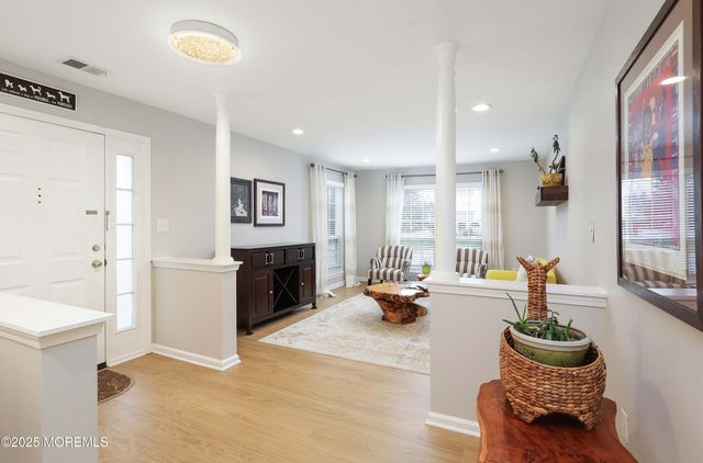 4 Oxford Road 329, Holmdel, NJ 07733