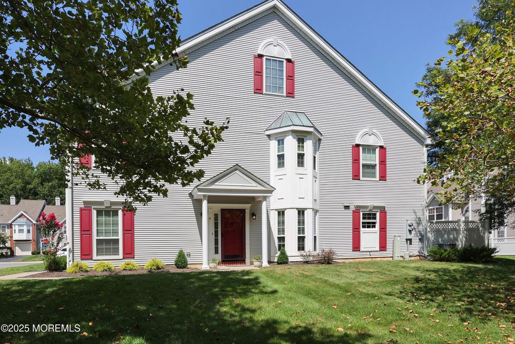 4 Oxford Road 329, Holmdel, NJ 07733