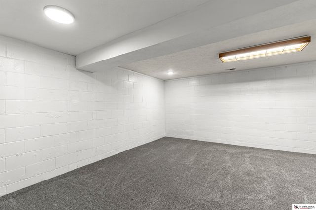 8612 S 38th Avenue, Bellevue, NE 68147