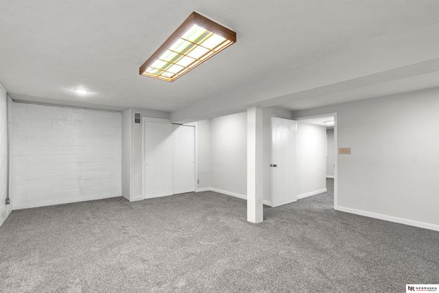 8612 S 38th Avenue, Bellevue, NE 68147