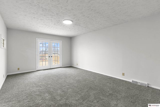 8612 S 38th Avenue, Bellevue, NE 68147