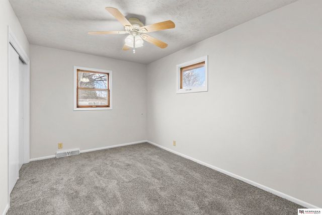 8612 S 38th Avenue, Bellevue, NE 68147