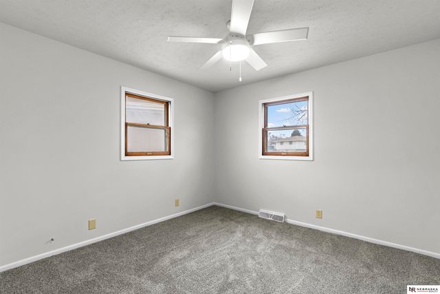 8612 S 38th Avenue, Bellevue, NE 68147