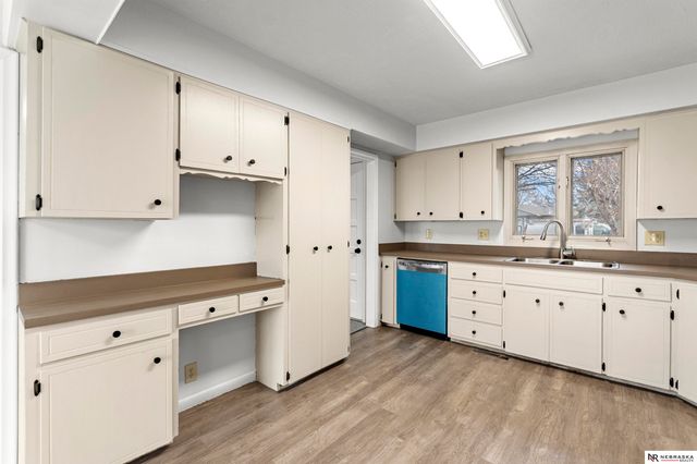 8612 S 38th Avenue, Bellevue, NE 68147