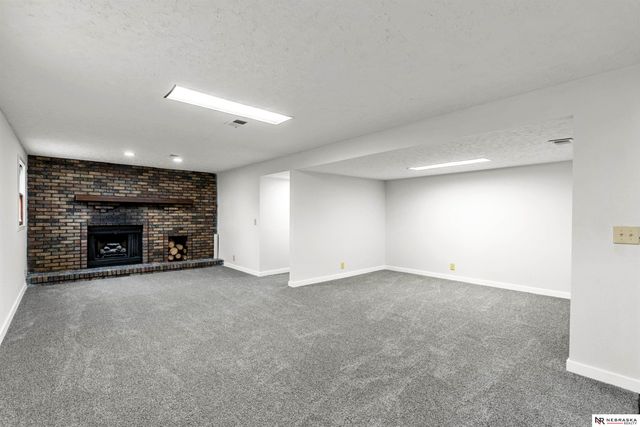 8612 S 38th Avenue, Bellevue, NE 68147