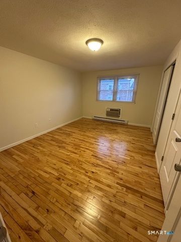 53 Hiltbrand Road APT 3-8, Bristol, CT 06010