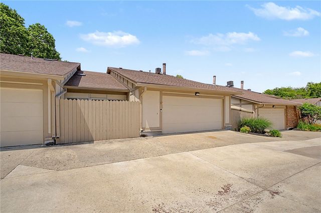 7053 Fallen Oak, Centerville, OH 45459