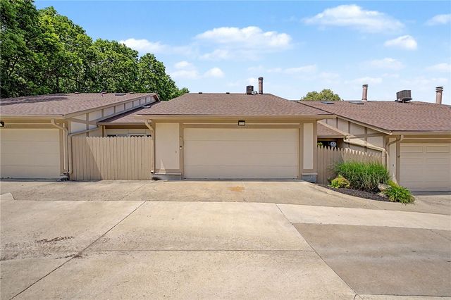 7053 Fallen Oak, Centerville, OH 45459