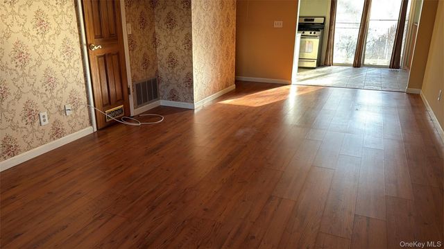 276 Temple Hill Road 1704, New Windsor, NY 12553