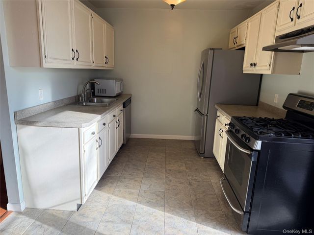 276 Temple Hill Road 1704, New Windsor, NY 12553