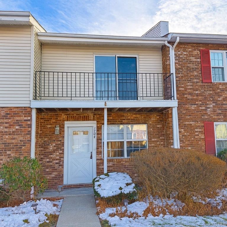 276 Temple Hill Road 1704, New Windsor, NY 12553