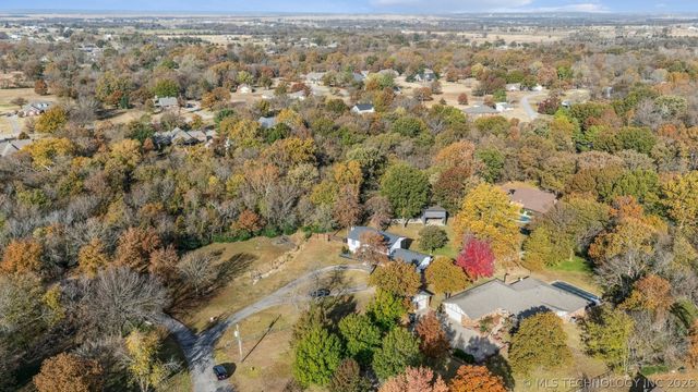 2520 W Blackjack Court, Collinsville, OK 74021