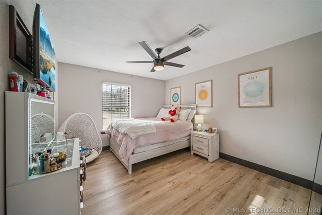 2520 W Blackjack Court, Collinsville, OK 74021