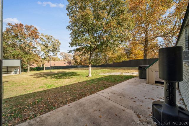 2520 W Blackjack Court, Collinsville, OK 74021