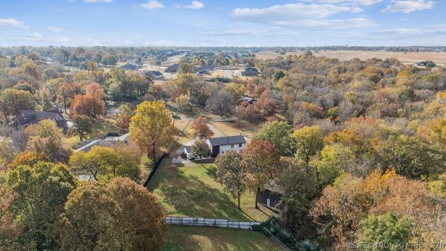 2520 W Blackjack Court, Collinsville, OK 74021