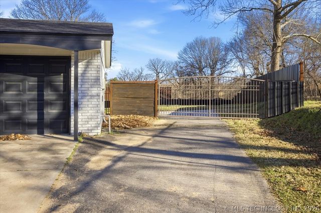 2520 W Blackjack Court, Collinsville, OK 74021