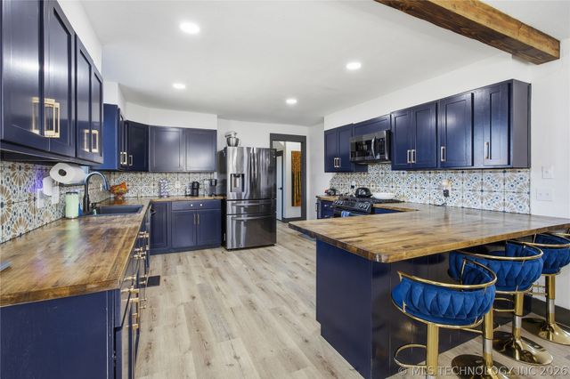 2520 W Blackjack Court, Collinsville, OK 74021