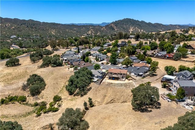 1958 Green Brook Lane, Paso Robles, CA 93446
