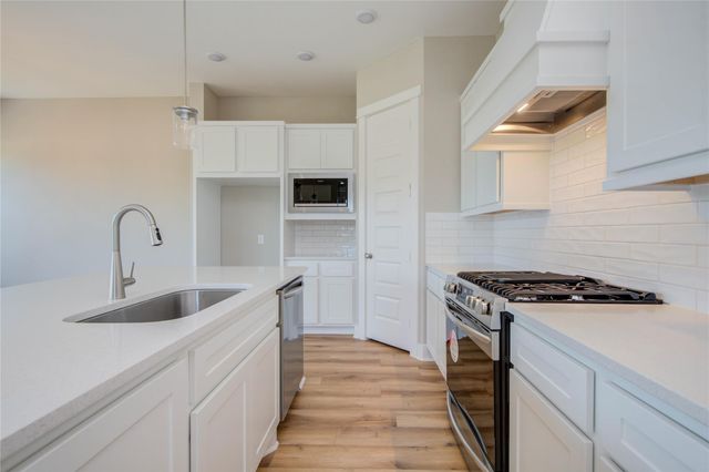 1204 Kiefer Hill Way, Houston, TX 77043