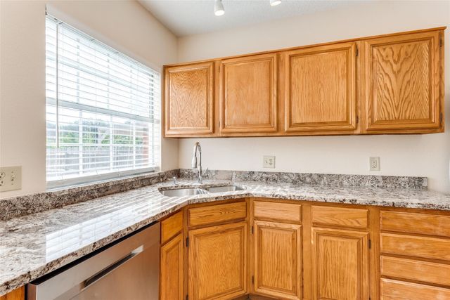 5317 Signal Peak Drive, Arlington, TX 76017