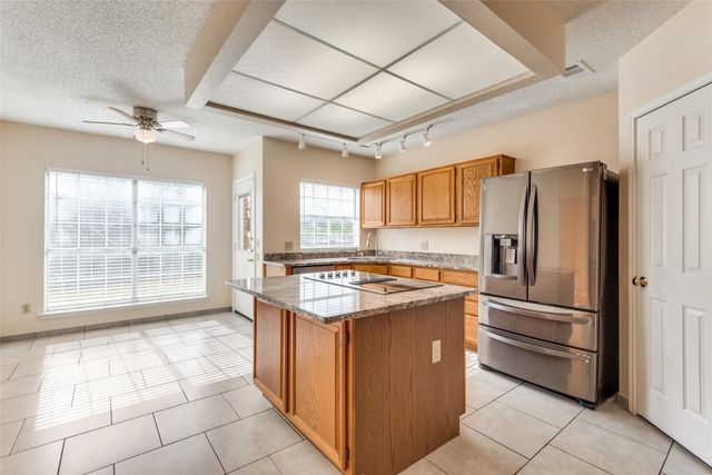 5317 Signal Peak Drive, Arlington, TX 76017