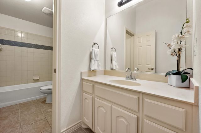 2855 England Parkway, Grand Prairie, TX 75054