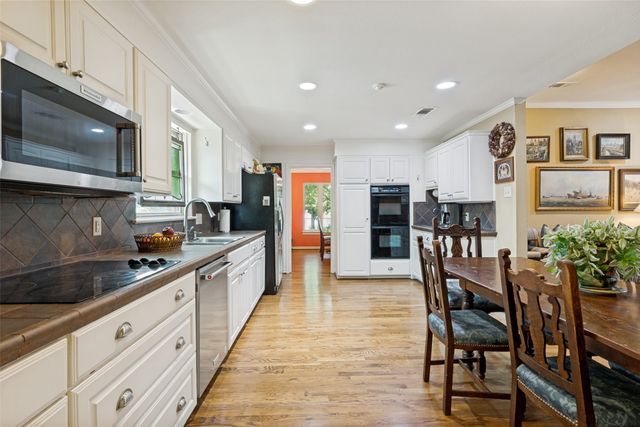 6828 Hyde Park Drive, Dallas, TX 75231