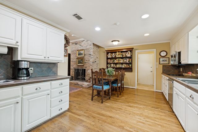 6828 Hyde Park Drive, Dallas, TX 75231