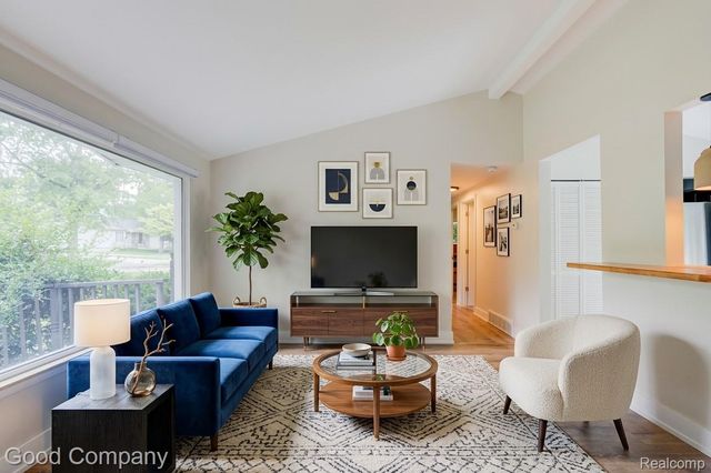 30110 Fairfax Street, Southfield, MI 48076
