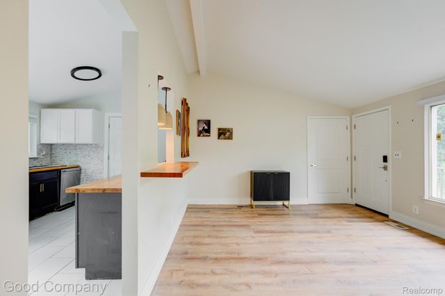 30110 Fairfax Street, Southfield, MI 48076