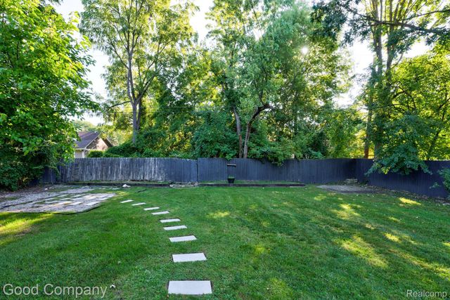 30110 Fairfax Street, Southfield, MI 48076