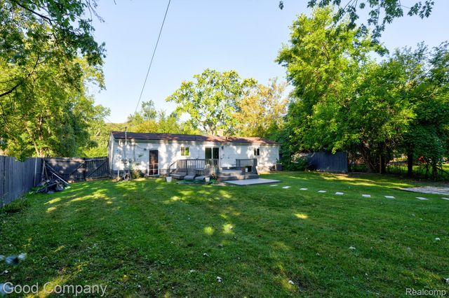 30110 Fairfax Street, Southfield, MI 48076