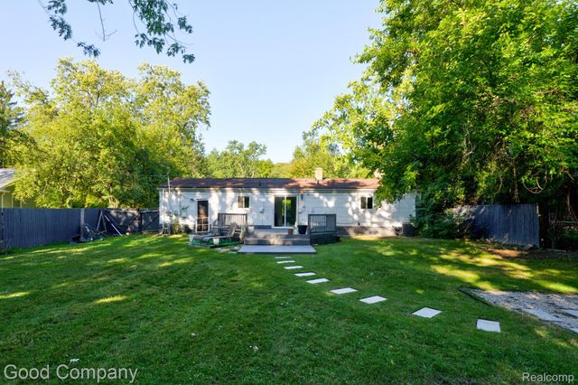 30110 Fairfax Street, Southfield, MI 48076